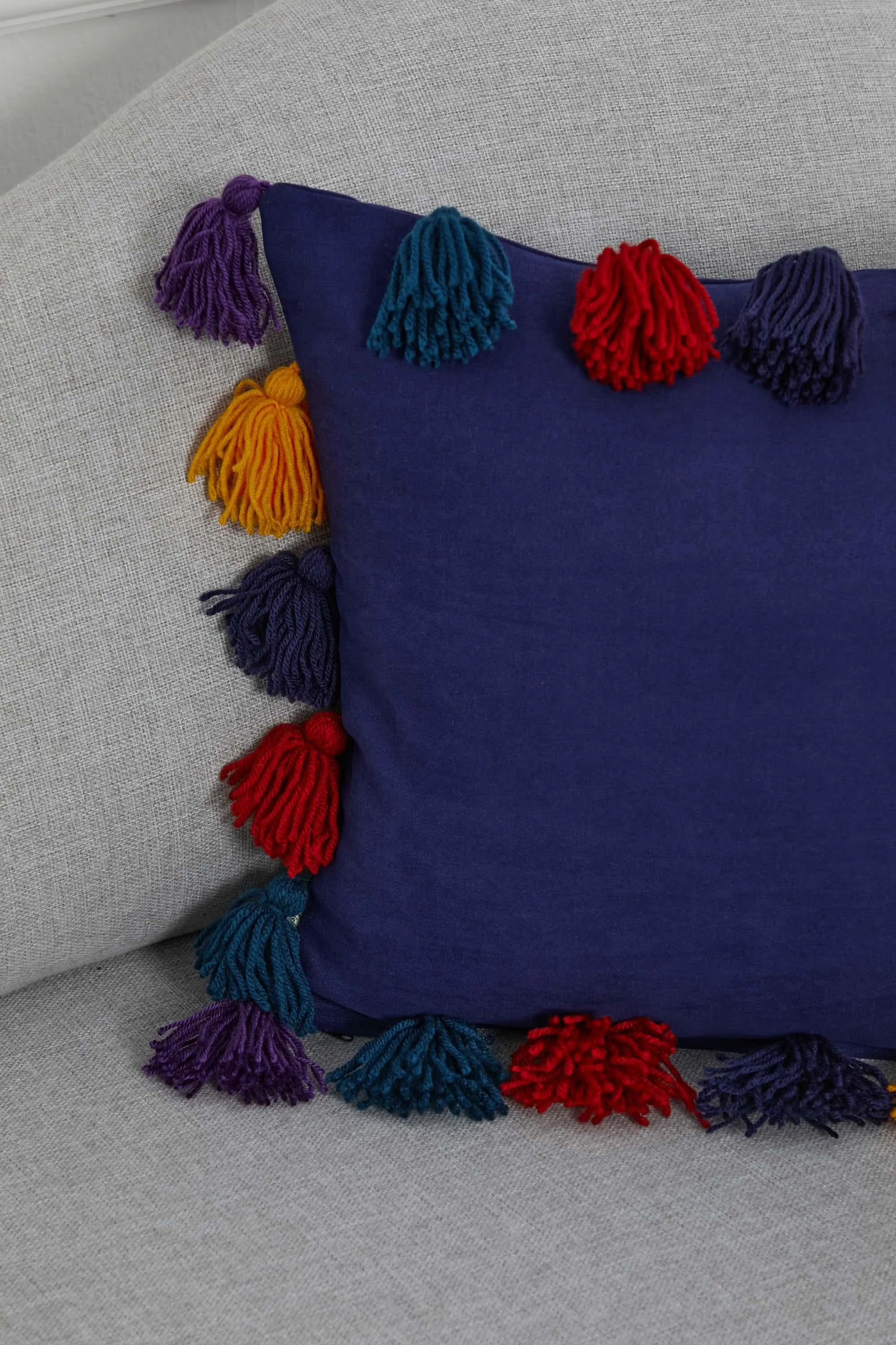 Boho Tasseled Throw Pillow Cover made from Knit Fabric, 18x18 Inches Elegant Throw Pillow Cover with Colourful Tassels on the Edges,K-280