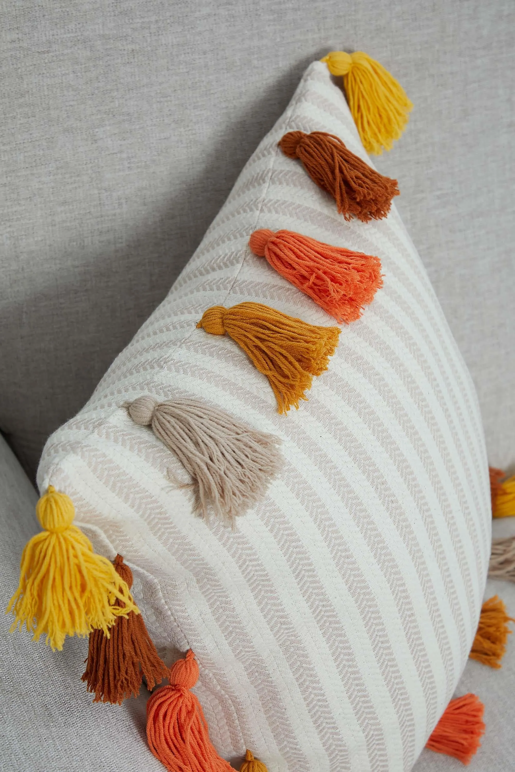 Striped-Patterned Pillow Cover with Plenty of Colourful Tassels on the Edges, 18x18 Inches Decorative Cushion Cover for Modern Home,K-272