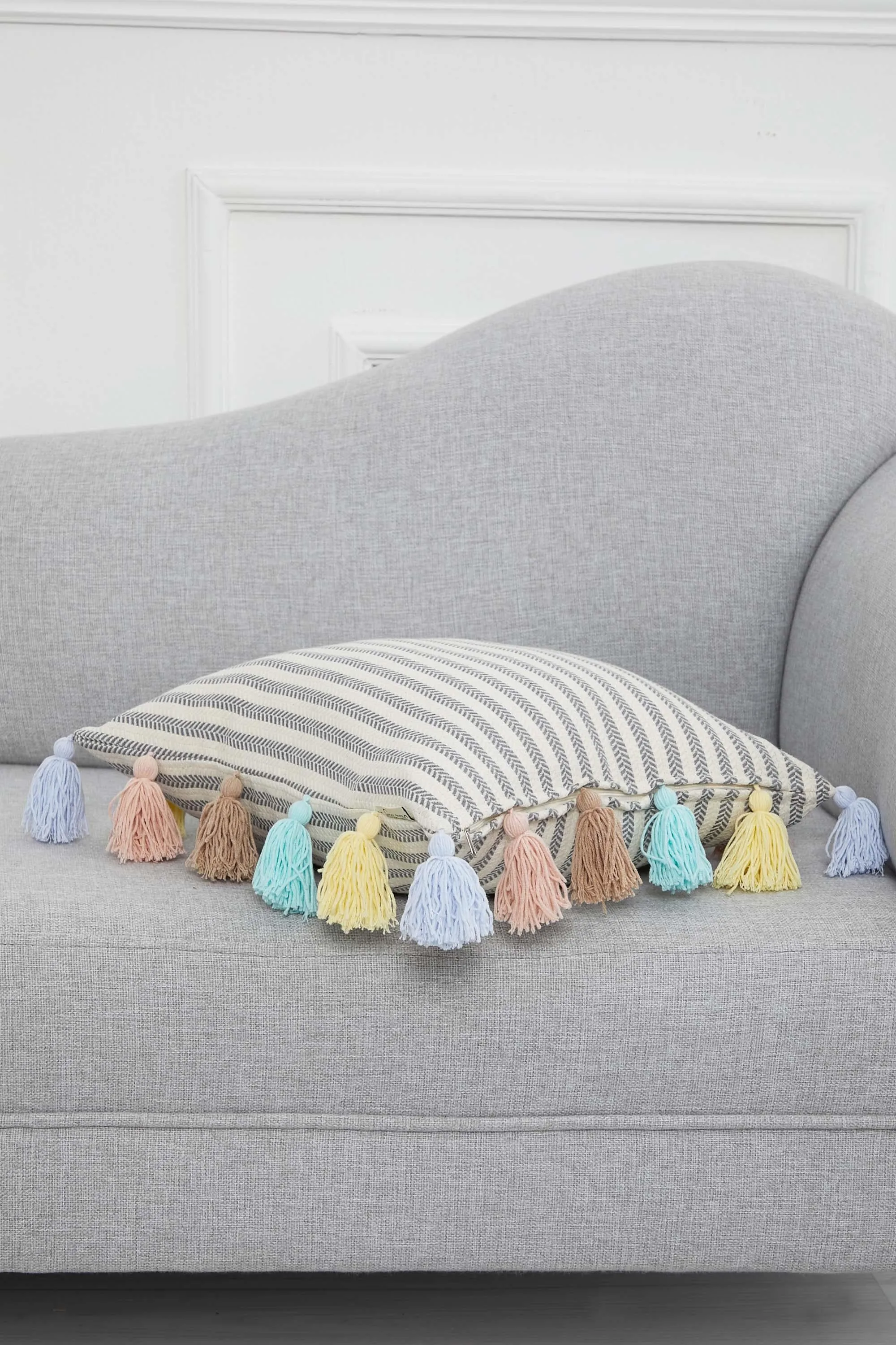 Striped-Patterned Pillow Cover with Plenty of Colourful Tassels on the Edges, 18x18 Inches Decorative Cushion Cover for Modern Home,K-272