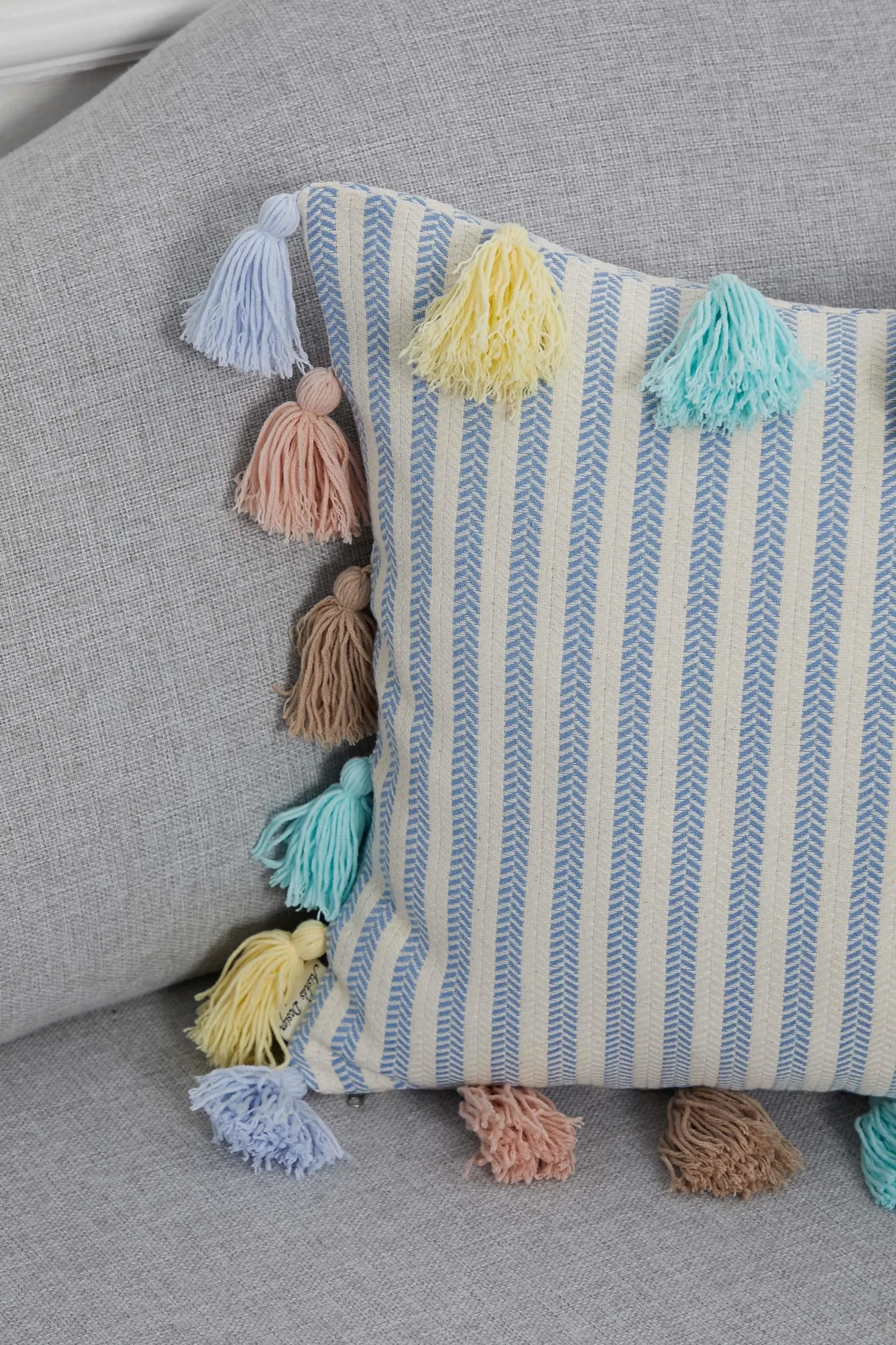 Striped-Patterned Pillow Cover with Plenty of Colourful Tassels on the Edges, 18x18 Inches Decorative Cushion Cover for Modern Home,K-272