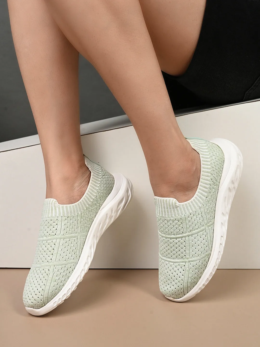 Women Round Toe Lightweight Sneakers